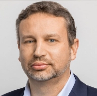 Headshot of Lauritz Barnes